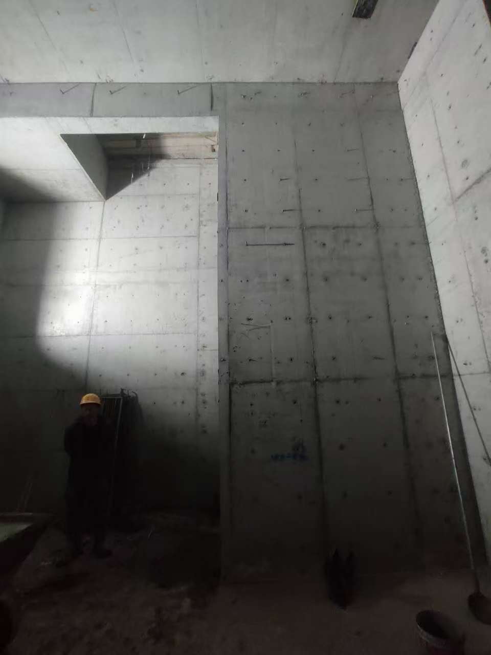 北京墙上开槽钢筋断了有影响吗